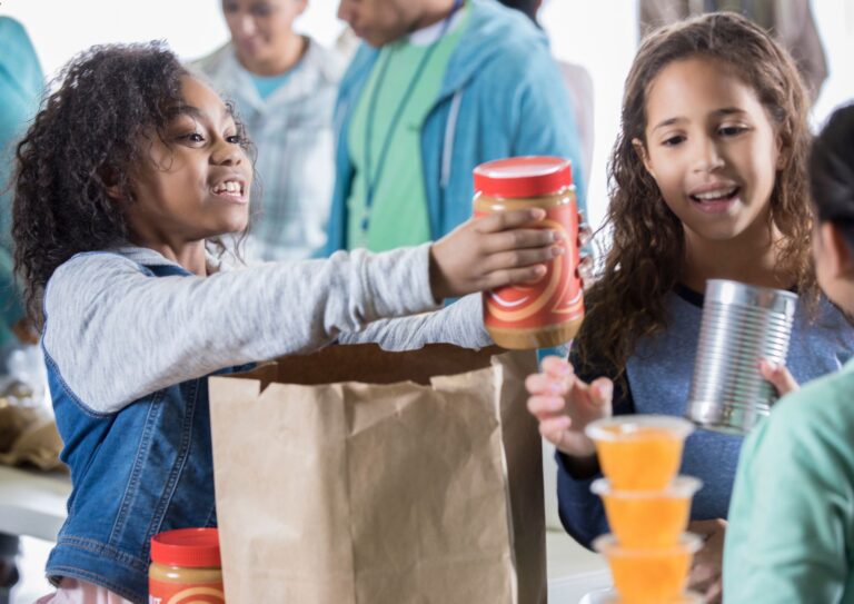 לחיות בכבוד